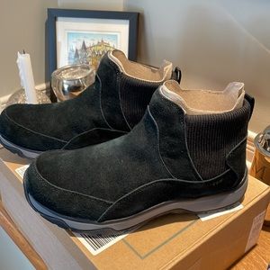 LL Bean Snow Sneakers Size 10 Women’s Black New